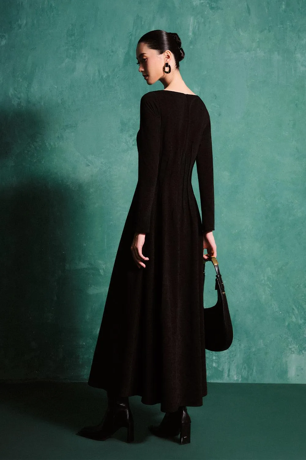 Kaliyah A-line Long Sleeved Spandex Velvet Midi Dress